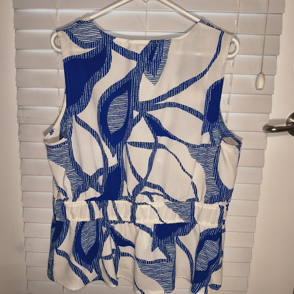 Nine West Women's Top Blouse Size XL White Blue Sleeveless Floral Button Up - Picture 3 of 8